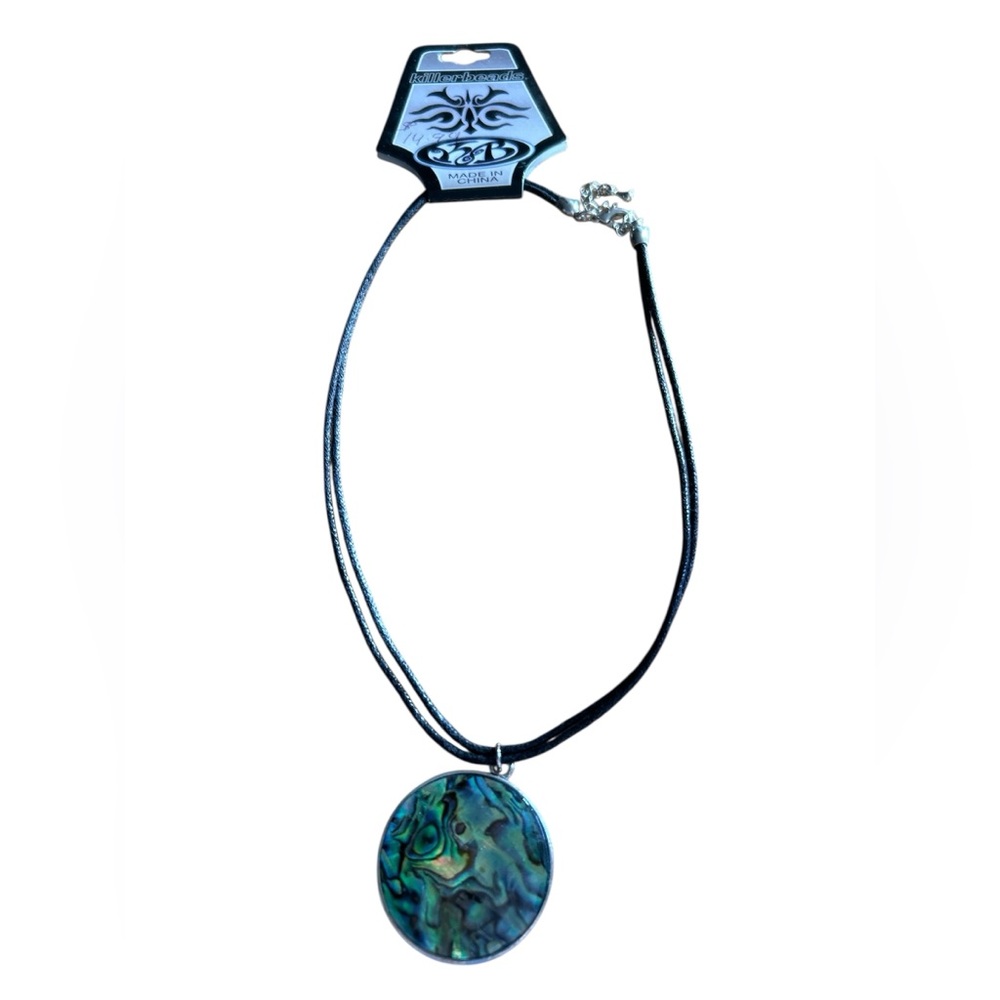 Elegant Iridescent Pendant Necklace - Black and Green